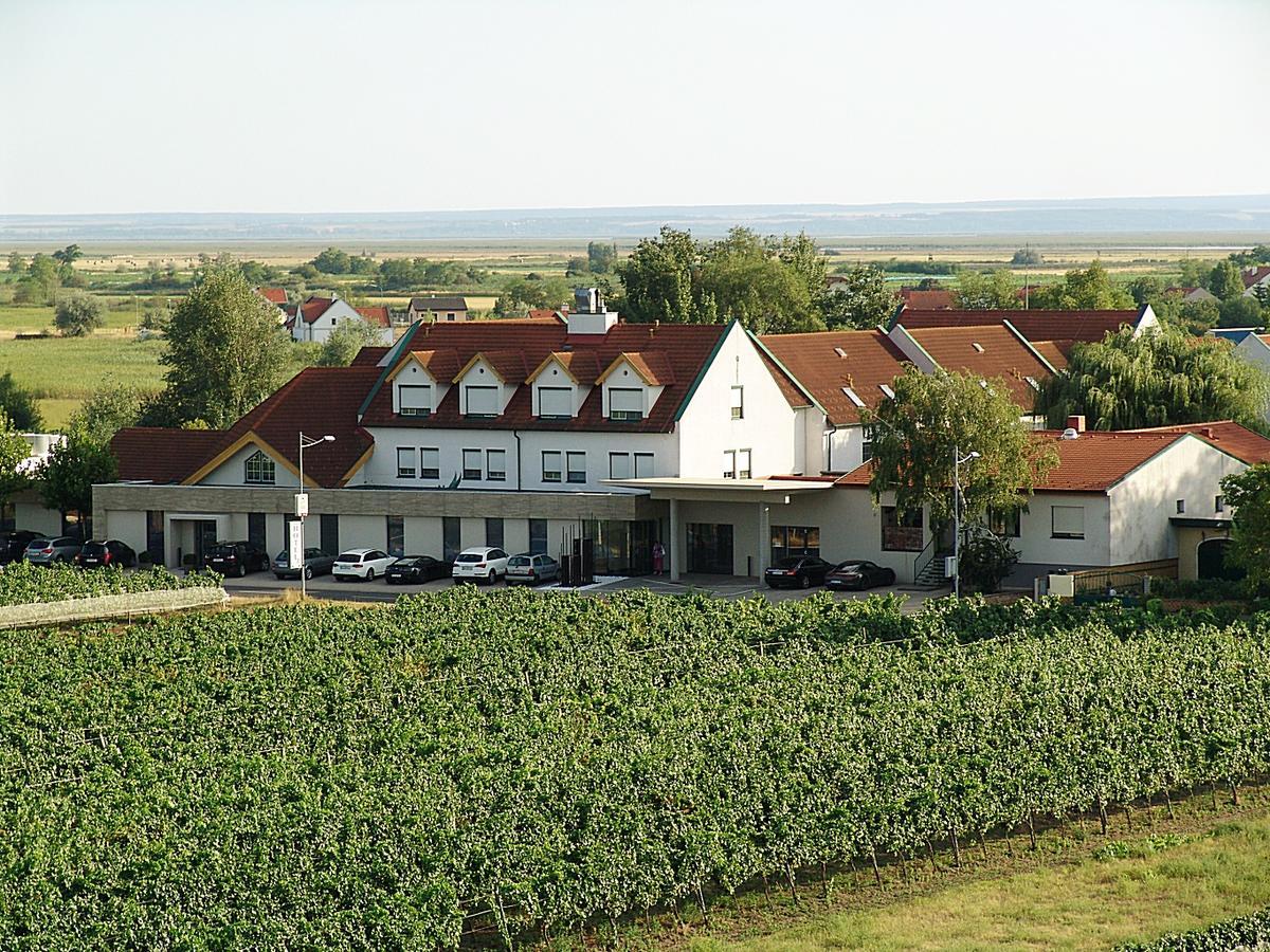 Hotel Nationalpark Illmitz Buitenkant foto